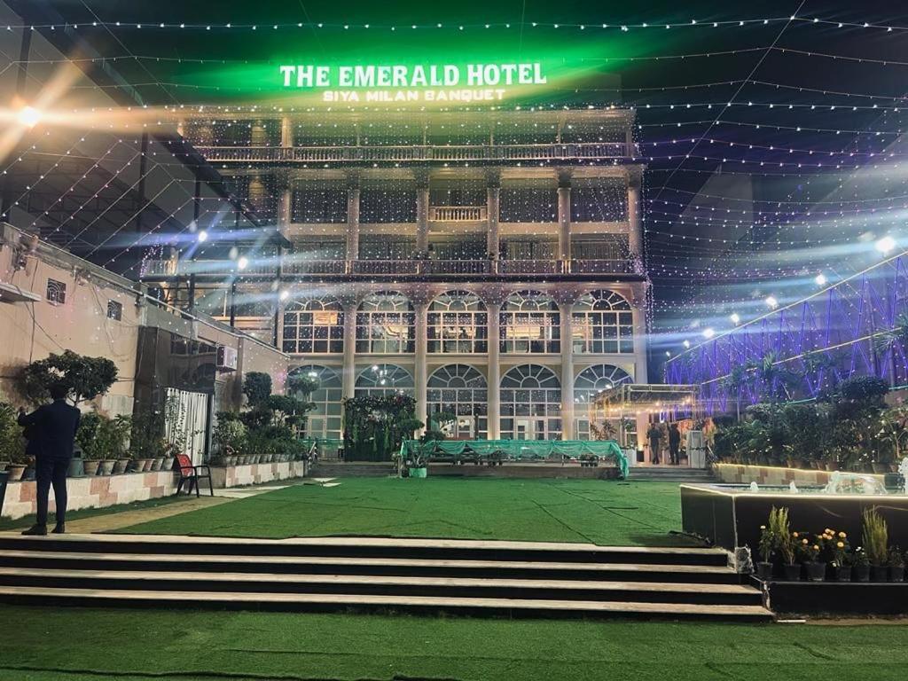 The Emerald Hotel & Siya Milan Banquets Muzaffarpur Exterior photo